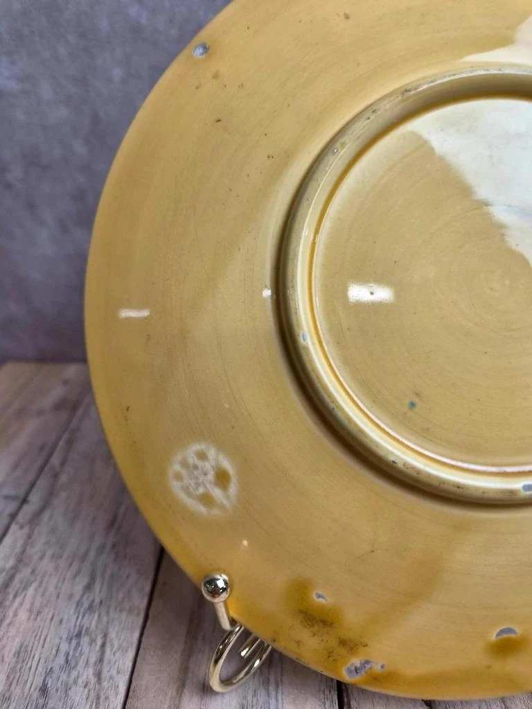 Prato de sobremesa antigo em barbotina - decoração de folhas em relevo - amarelo e verde – photo 6